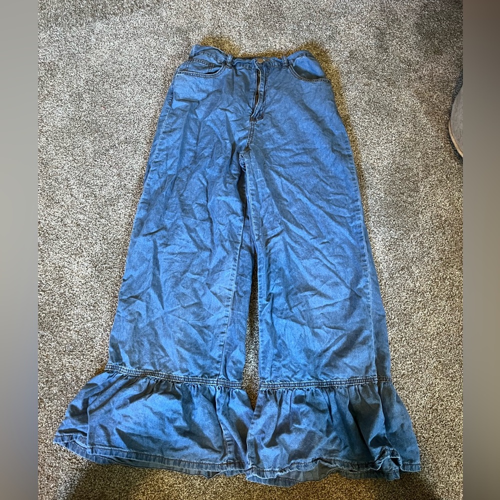 SHEIN fall bell bottom jeans, like new. Fun for fall!
